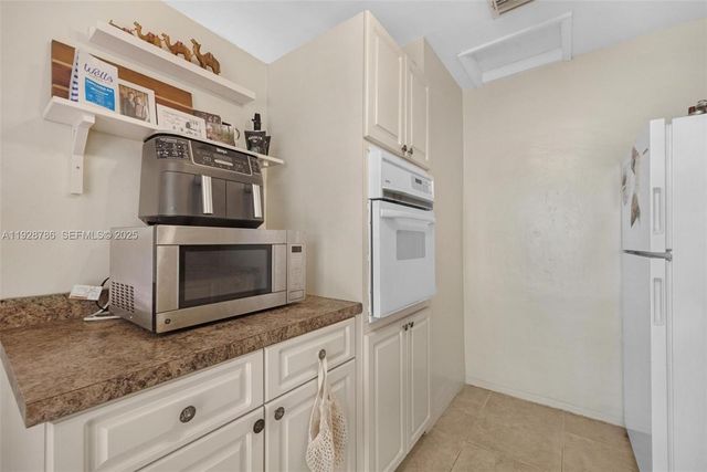 1433 NE 22nd St, Wilton Manors, FL 33305