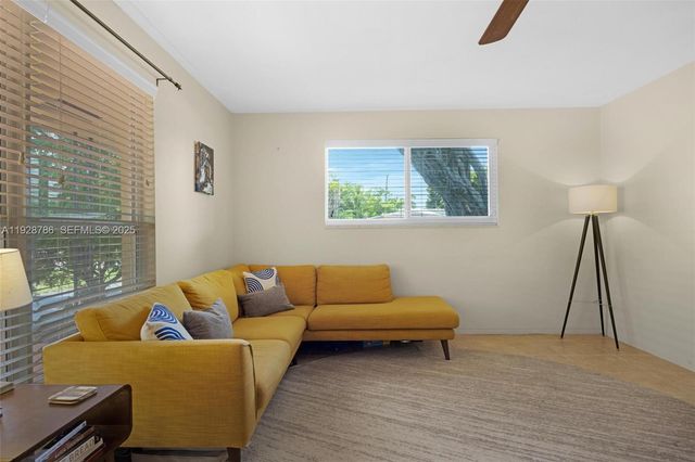 1433 NE 22nd St, Wilton Manors, FL 33305