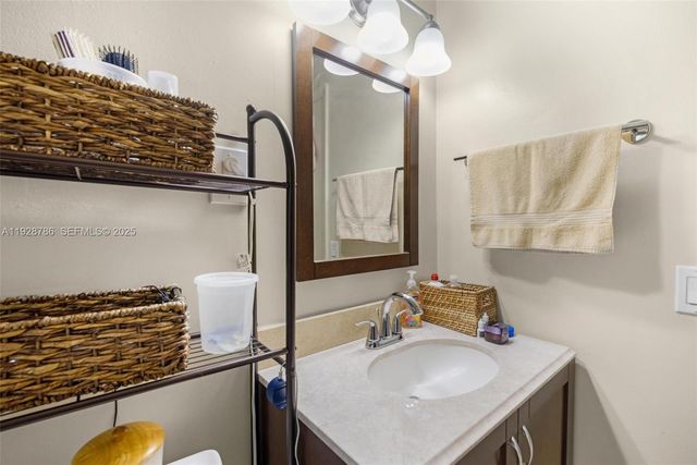 1433 NE 22nd St, Wilton Manors, FL 33305