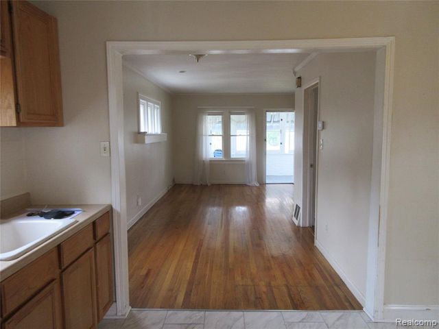22044 Elmwood Avenue, Eastpointe, MI 48021