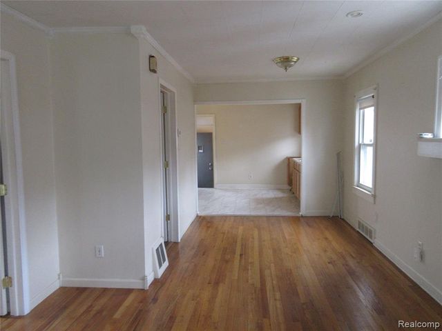 22044 Elmwood Avenue, Eastpointe, MI 48021