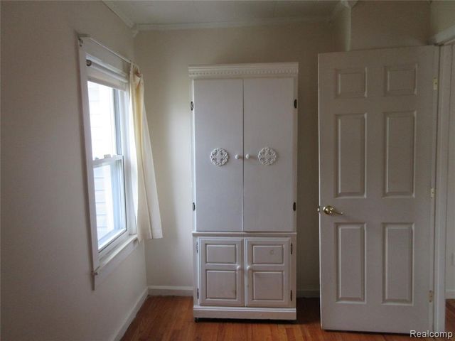 22044 Elmwood Avenue, Eastpointe, MI 48021