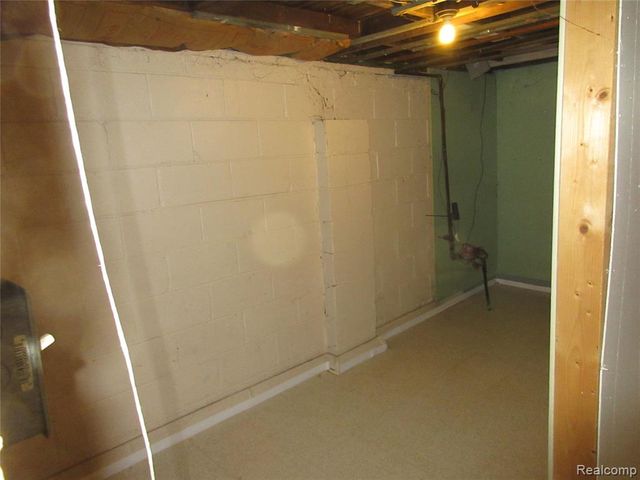 22044 Elmwood Avenue, Eastpointe, MI 48021
