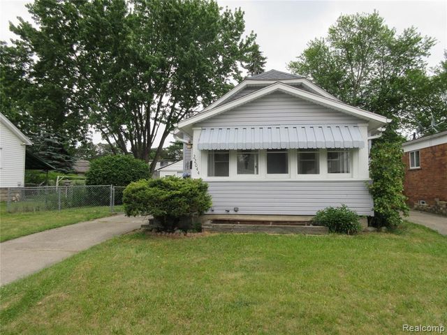 22044 Elmwood Avenue, Eastpointe, MI 48021