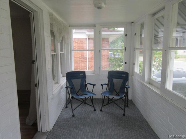 22044 Elmwood Avenue, Eastpointe, MI 48021