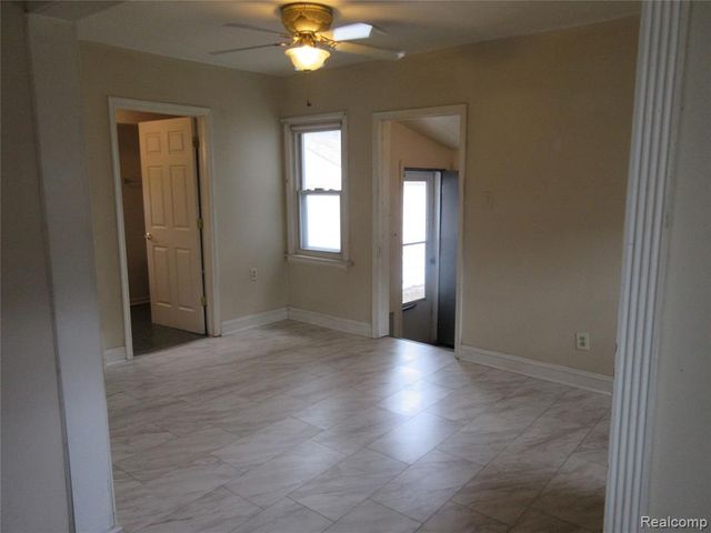 22044 Elmwood Avenue, Eastpointe, MI 48021
