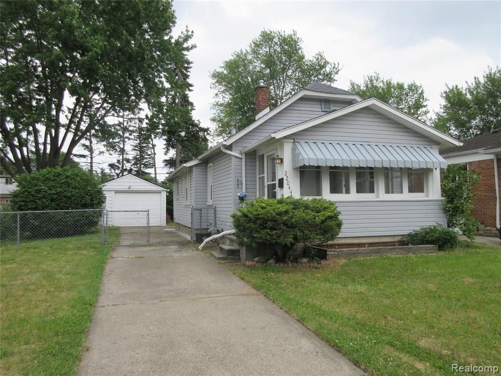 22044 Elmwood Avenue, Eastpointe, MI 48021