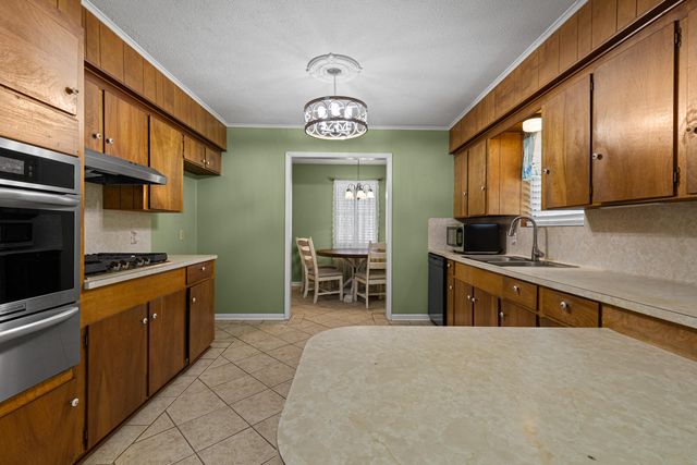 813 Redbud, Longview, TX 75604