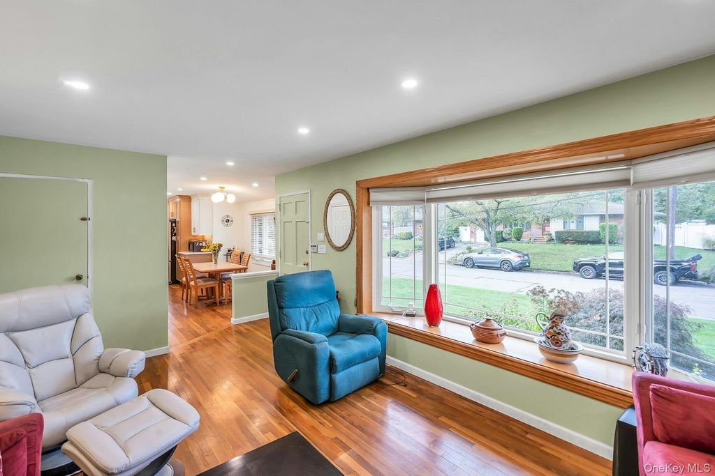 10 Fruitwood Lane, Commack, NY 11725 — photo 4