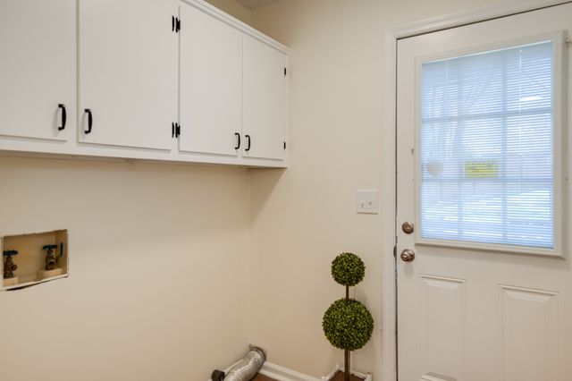 820 Briargrove Dr, La Vergne, TN 37086