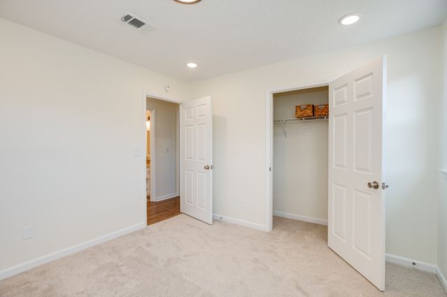 820 Briargrove Dr, La Vergne, TN 37086