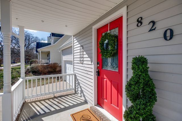 820 Briargrove Dr, La Vergne, TN 37086