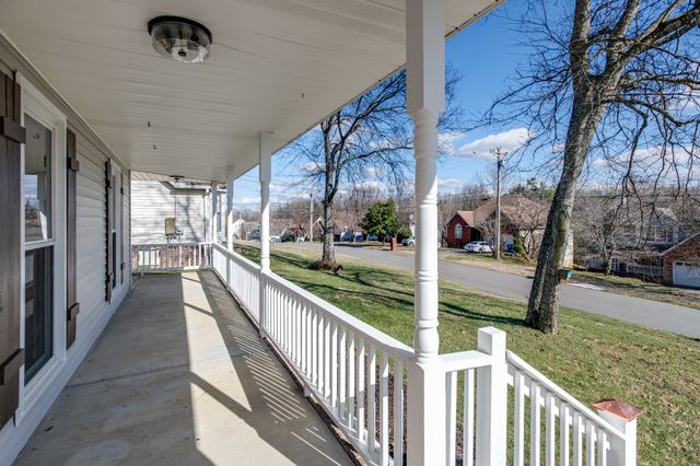 820 Briargrove Dr, La Vergne, TN 37086