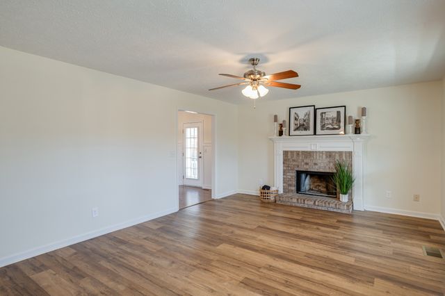 820 Briargrove Dr, La Vergne, TN 37086