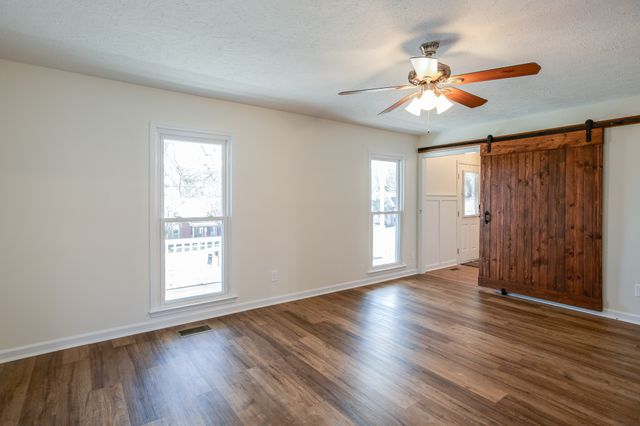 820 Briargrove Dr, La Vergne, TN 37086