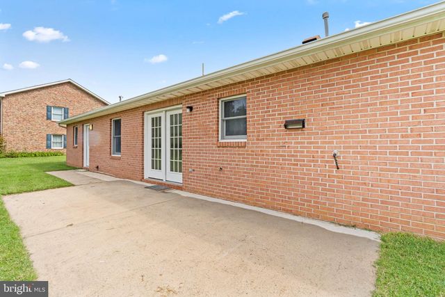 1213 S POINTE DR, Hagerstown, MD 21740