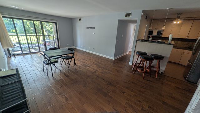 1201 PLEASANT RUN Drive 312, Wheeling, IL 60090