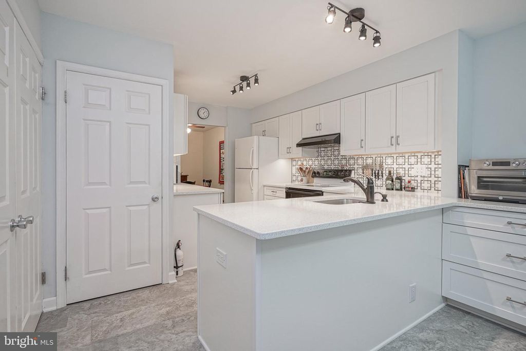 13 BUCKTHORN CT, WOODBURY, NJ 08096 — photo 5
