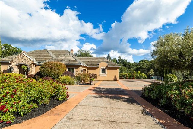 2620 Vineyard Dr, Auburn, CA 95603