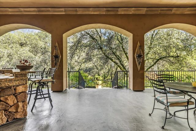 2620 Vineyard Dr, Auburn, CA 95603