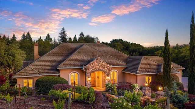 2620 Vineyard Dr, Auburn, CA 95603