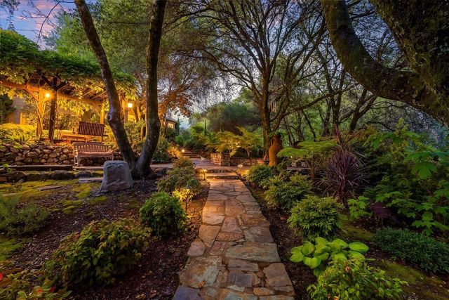 2620 Vineyard Dr, Auburn, CA 95603