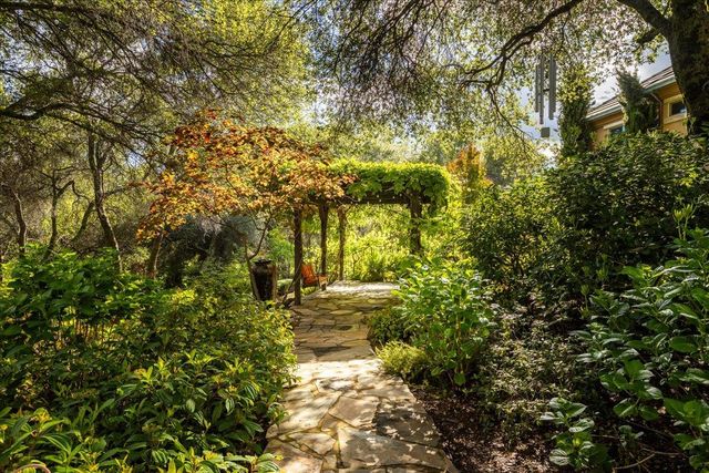 2620 Vineyard Dr, Auburn, CA 95603