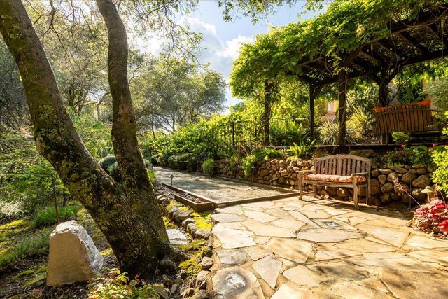 2620 Vineyard Dr, Auburn, CA 95603