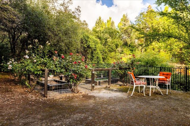 2620 Vineyard Dr, Auburn, CA 95603