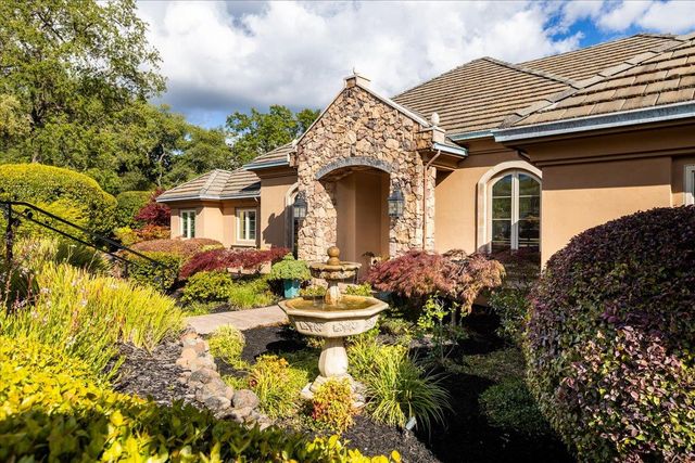 2620 Vineyard Dr, Auburn, CA 95603