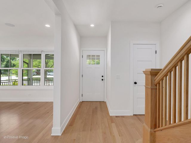 37 7th Avenue, La Grange, IL 60525