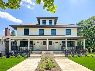 37 7th Avenue, La Grange, IL 60525