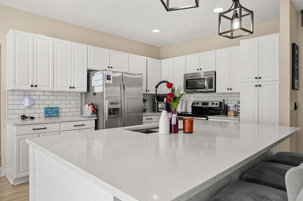Image 14 of property listing at 1404 SWAINSON COURT, Orlando, FL 32837