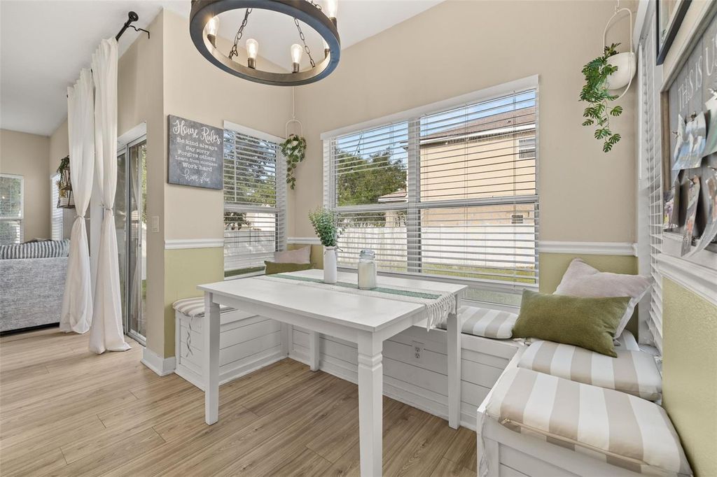 Image 19 of property listing at 1404 SWAINSON COURT, Orlando, FL 32837