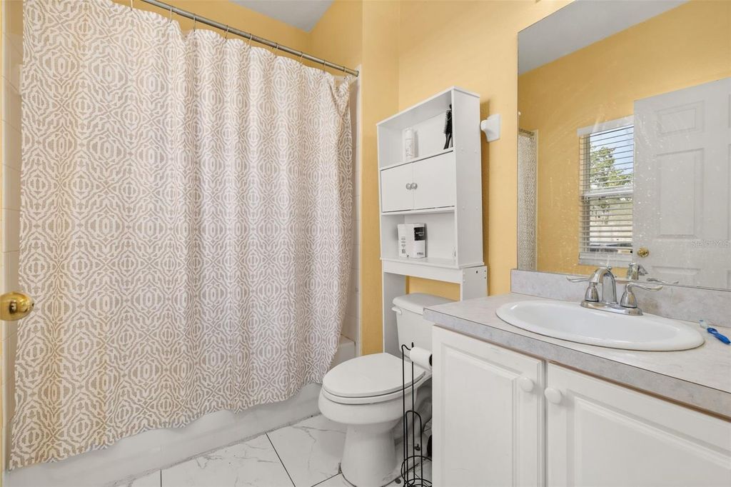 Image 20 of property listing at 1404 SWAINSON COURT, Orlando, FL 32837