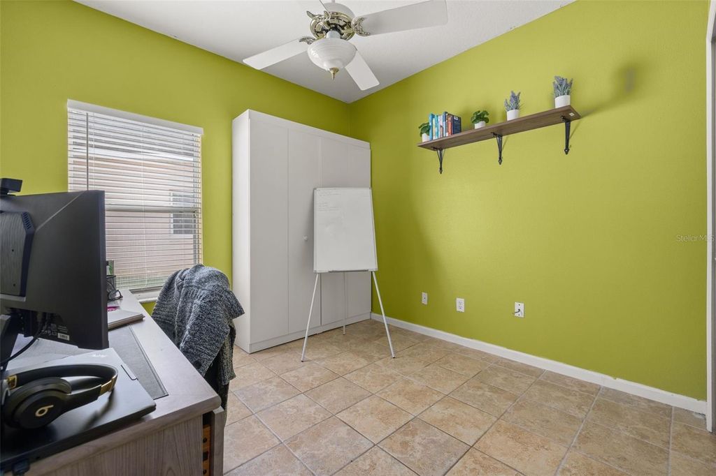 Image 21 of property listing at 1404 SWAINSON COURT, Orlando, FL 32837