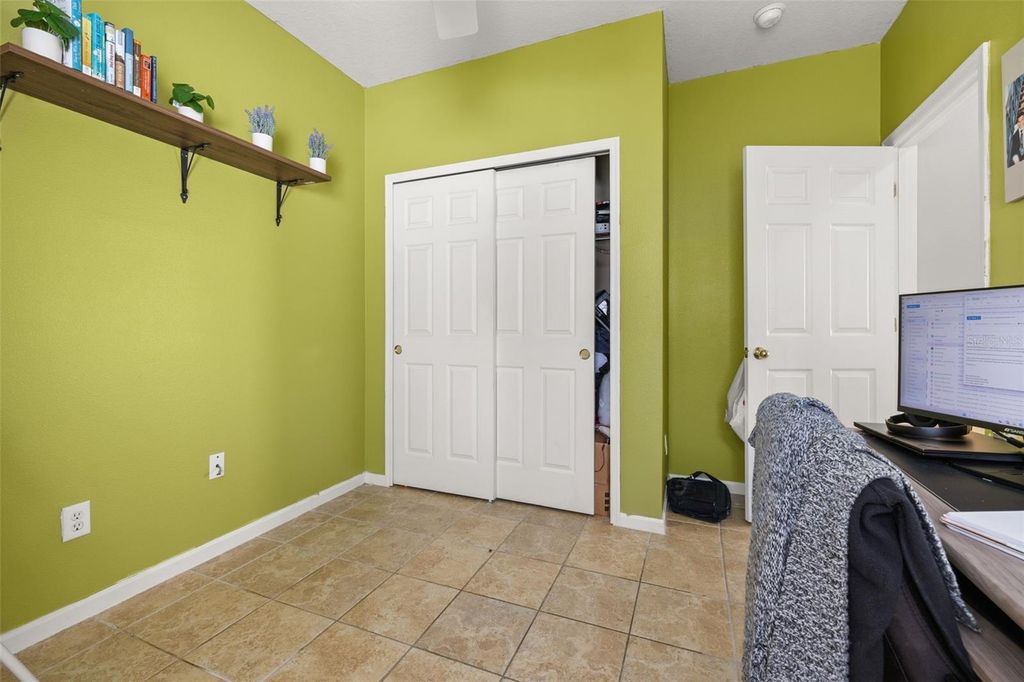 Image 23 of property listing at 1404 SWAINSON COURT, Orlando, FL 32837