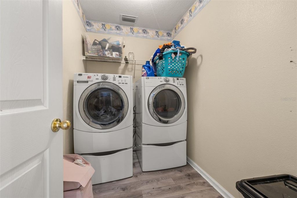 Image 36 of property listing at 1404 SWAINSON COURT, Orlando, FL 32837