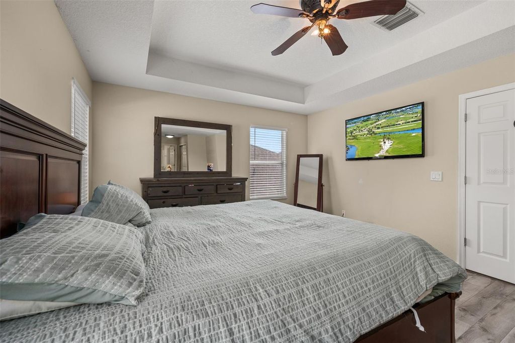 Image 38 of property listing at 1404 SWAINSON COURT, Orlando, FL 32837