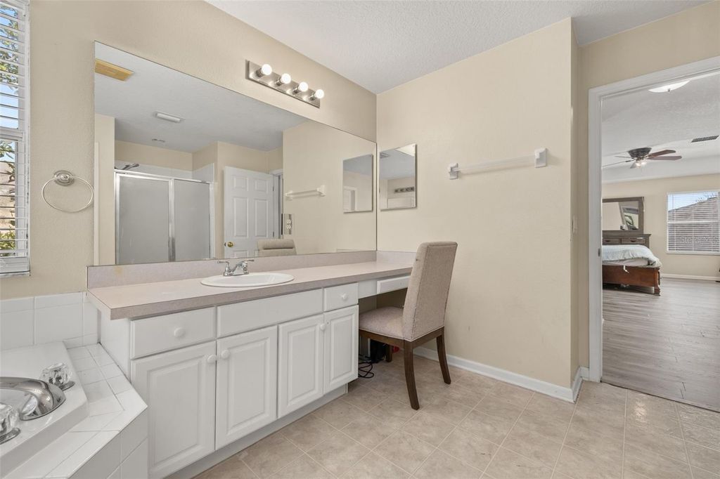 Image 41 of property listing at 1404 SWAINSON COURT, Orlando, FL 32837