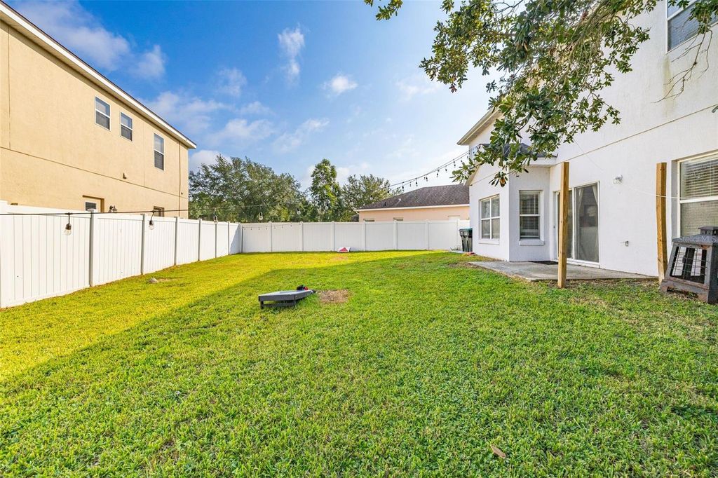 Image 45 of property listing at 1404 SWAINSON COURT, Orlando, FL 32837