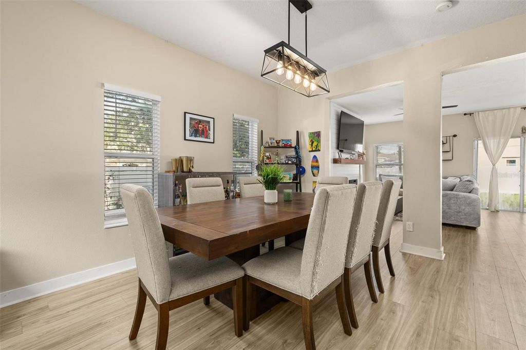 Image 7 of property listing at 1404 SWAINSON COURT, Orlando, FL 32837