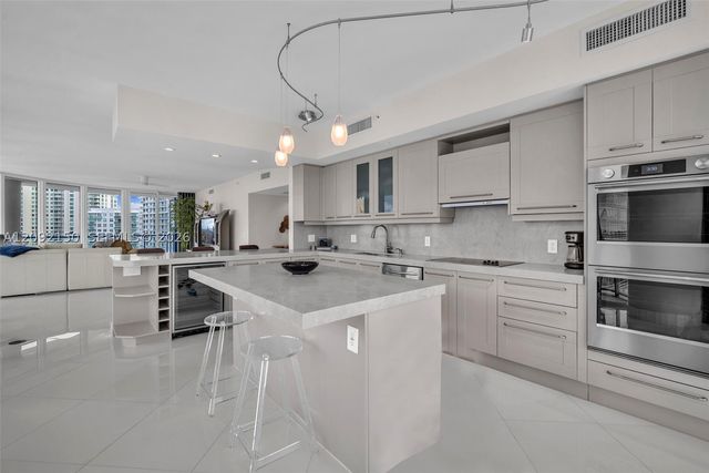333 Las Olas Way 2807, Fort Lauderdale, FL 33301
