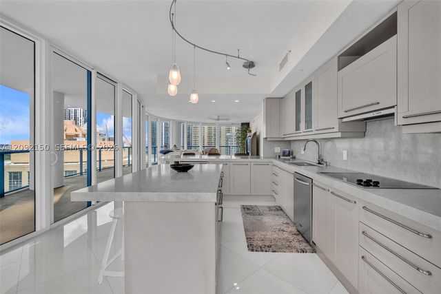 333 Las Olas Way 2807, Fort Lauderdale, FL 33301