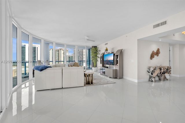 333 Las Olas Way 2807, Fort Lauderdale, FL 33301