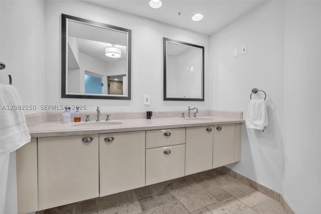333 Las Olas Way 2807, Fort Lauderdale, FL 33301
