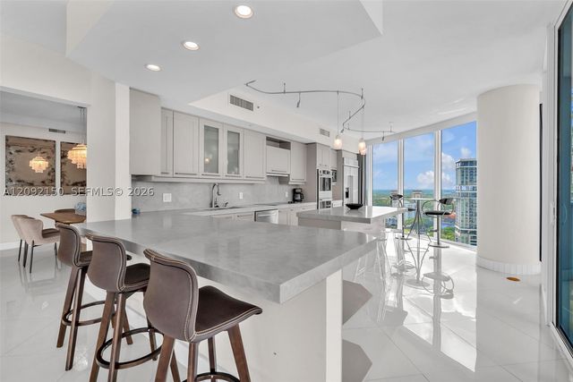 333 Las Olas Way 2807, Fort Lauderdale, FL 33301