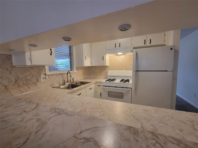 5806 Nassau DR B, Austin, TX 78723