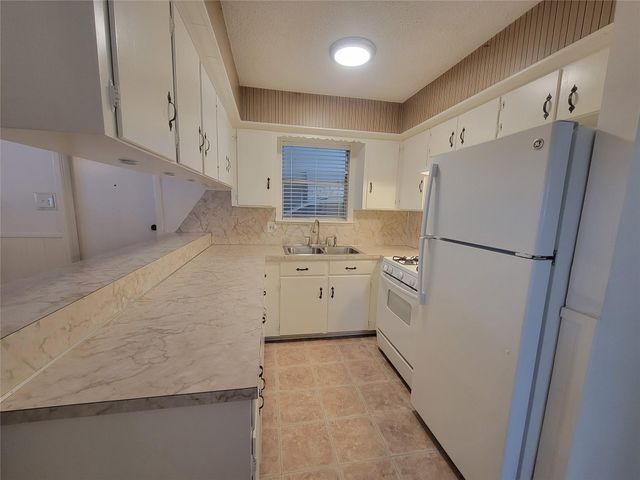 5806 Nassau DR B, Austin, TX 78723