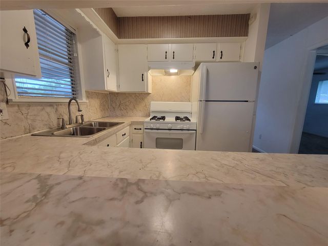 5806 Nassau DR B, Austin, TX 78723